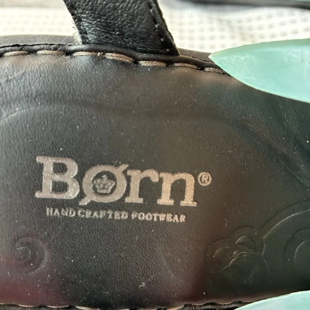 Born Claudy Women’s Pewter Metallic Leather Flat Sandals Size 10 - Picture 3 of 6